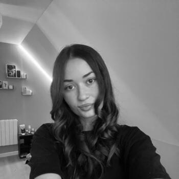 Babysitter Saint-Aignan-de-Cramesnil: Emma