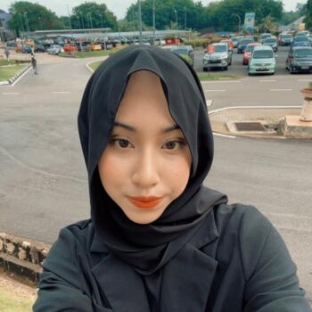 Lastenhoitaja Kota Bharu: Qis