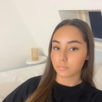 Babysitter in Paris: Chaynez