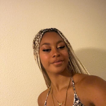 Babysitter in Paris: Lola