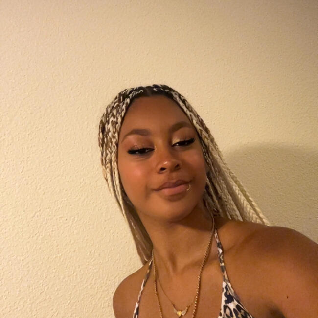 Babysitter in Paris: Lola