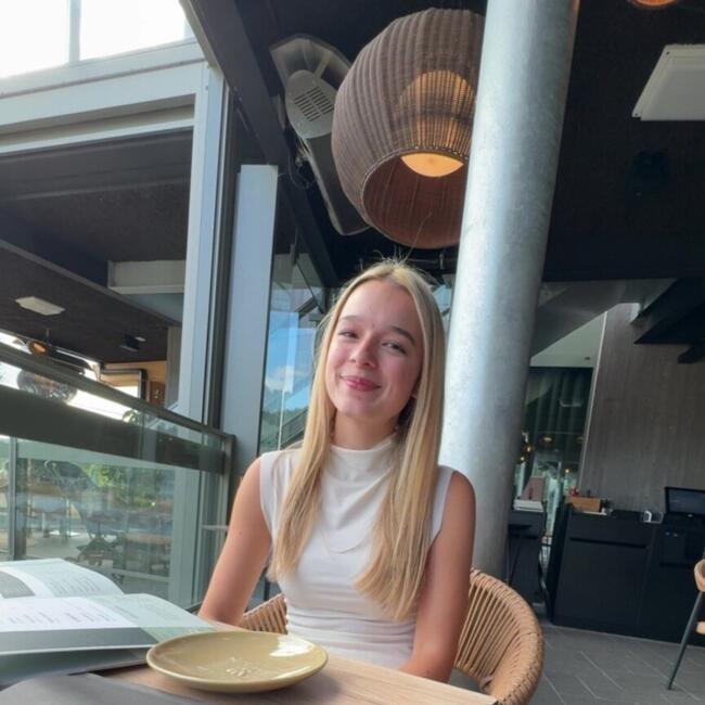 Babysitter in Maasmechelen: Julie