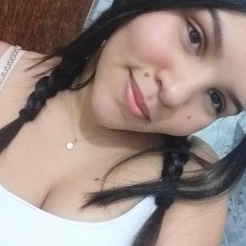 Babá Brasília: Ana Caroliny
