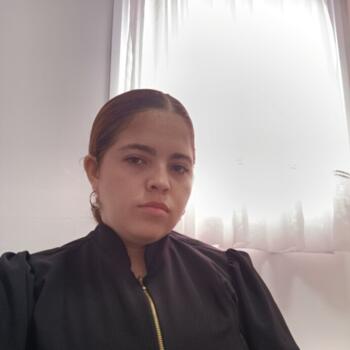 Babysitter in Goianira: Gabriela