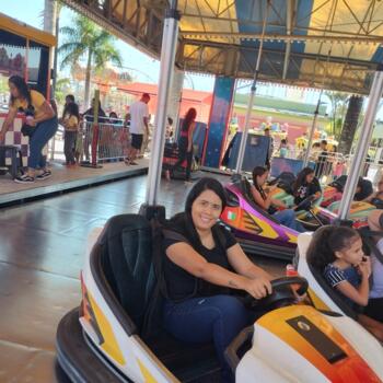 Babysitter Valparaíso de Goiás: Yasmim