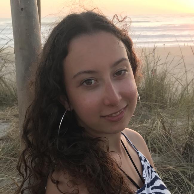 Baby-sitter in Steinfort: Laura