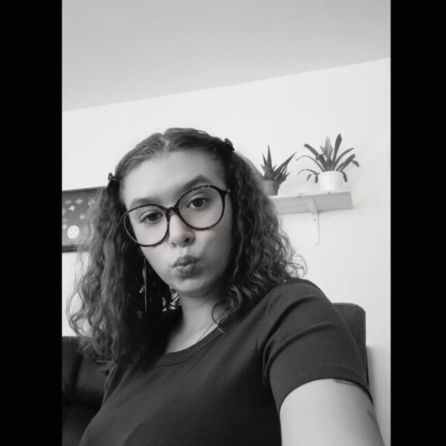 Babysitter in Sainte-Catherine: Marine