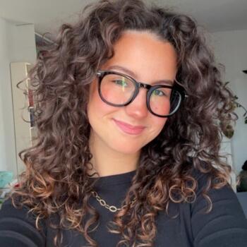 Babysitter in Saint-Denis: Inès