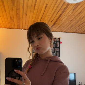 Babysitter in Barenton: Enola