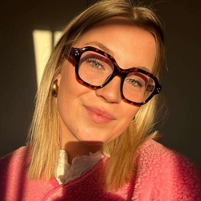 Babysitter in Hoevenen: Charlotte