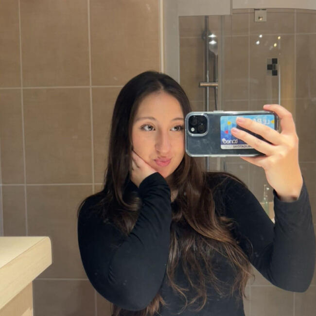 Babysitter in La Charité-sur-Loire: Inès