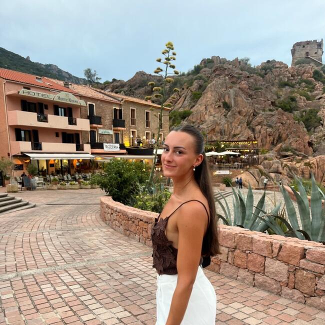 Babysitter in Sadirac: Justine