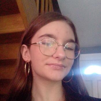 Babysitter in Thourie: Sarah