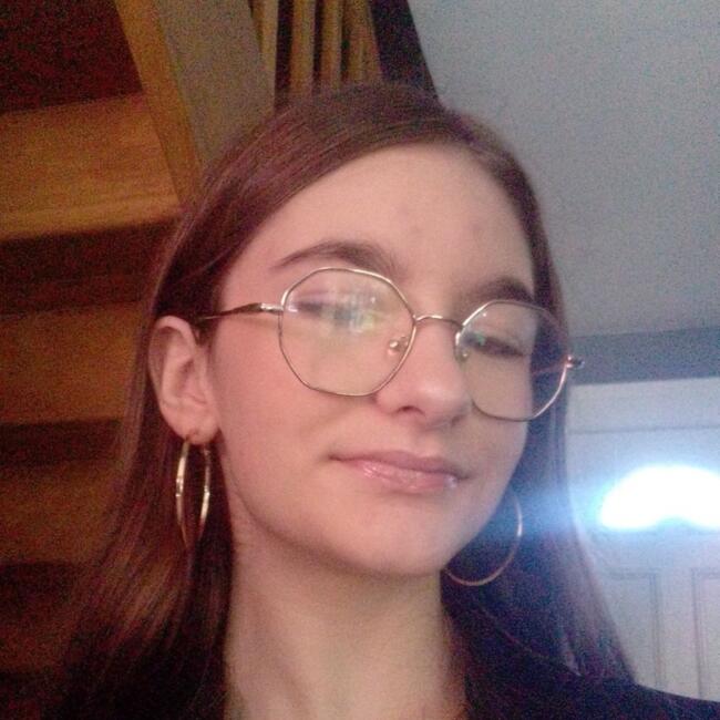 Babysitter in Thourie: Sarah
