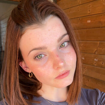 位於维勒班的臨時保母: Jade