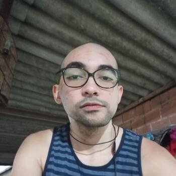 Babá Duque de Caxias: Gustavo