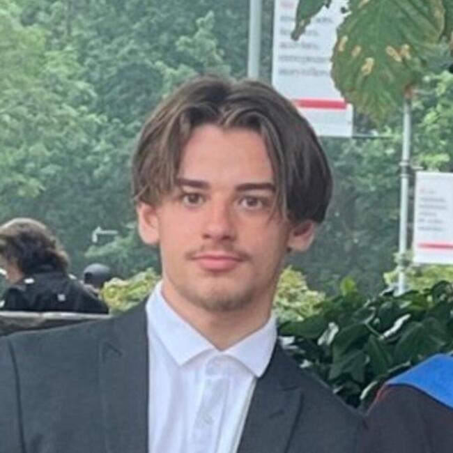 Canguro en Granada: Diego Cortes Merida