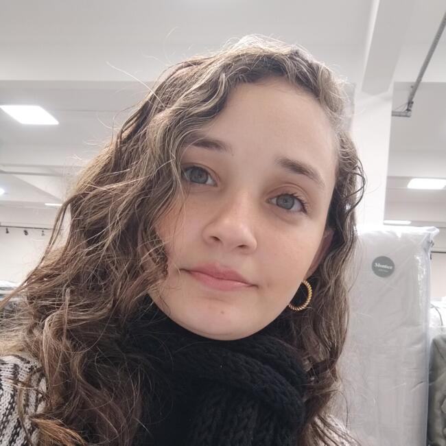 Emprego de babá em Campo Largo: Aline
