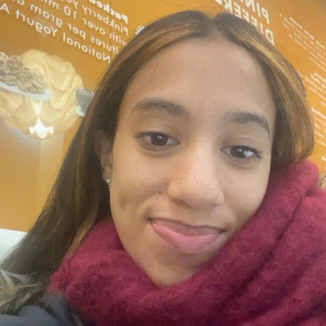 Babysitter in Brooklyn: Mira