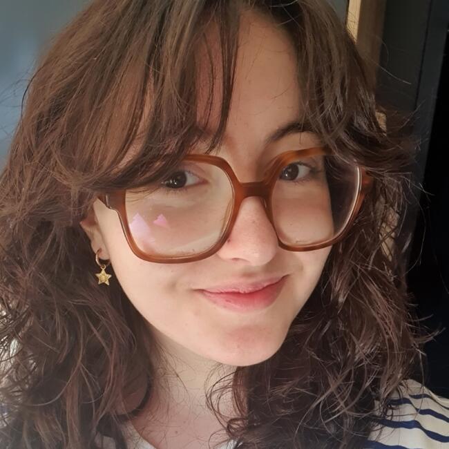 Babysitter in Bordeaux: Lea