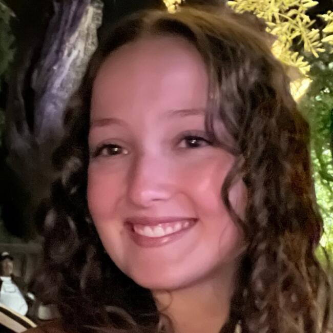 Babysitter in Bourg-Blanc: Faustine