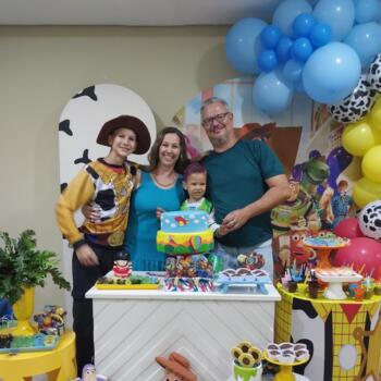 Emprego de babá em Brasília: emprego de babá Sinara