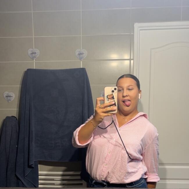 Babysitter in Saint-Caprais-de-Bordeaux: Tessa