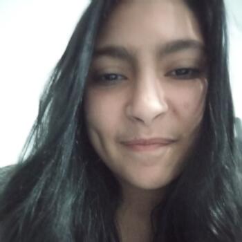 Babysitter in Pessac: Nesly