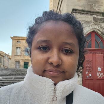 Babysitter Les Angles: Tokiniaina