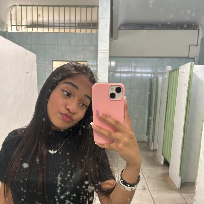 Babysitter in Ribeirão das Neves: Monique