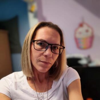 Babysitter in Bay Shore: Mimi