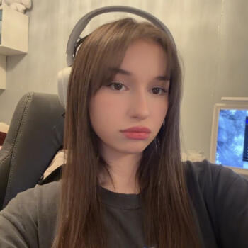 Babysitter in North Vancouver: Simone