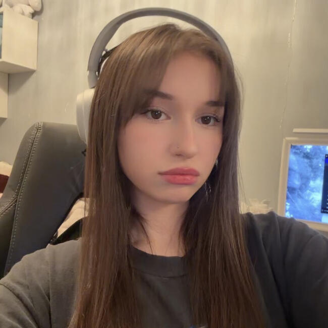 Babysitter in North Vancouver: Simone