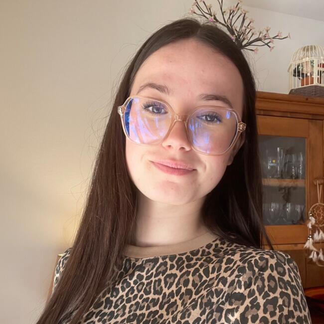 Babysitter in Martigues: Ella