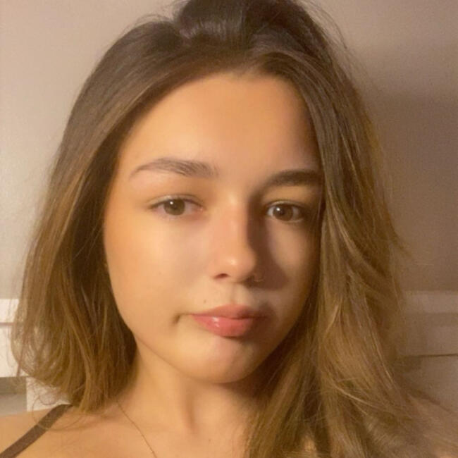 Babysitter in Warrington: Eloise