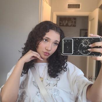 Babysitter in Madera: Izzy