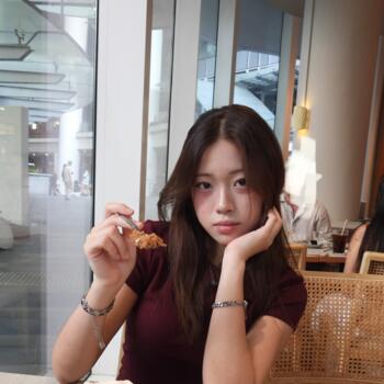Babysitter in Singapore: Arielle