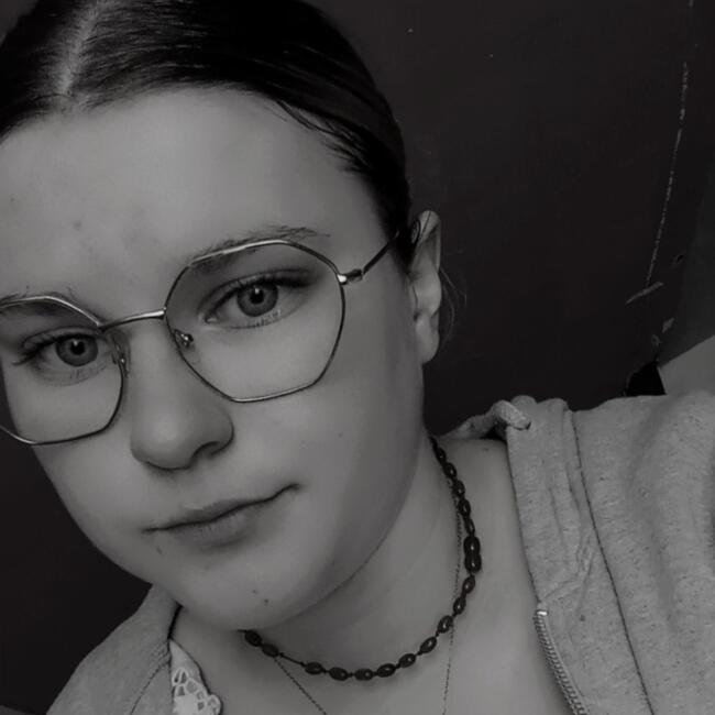 Babysitter in Pléchâtel: Aline