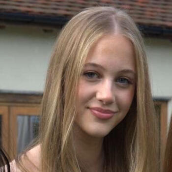 Babysitter Woking: Eline