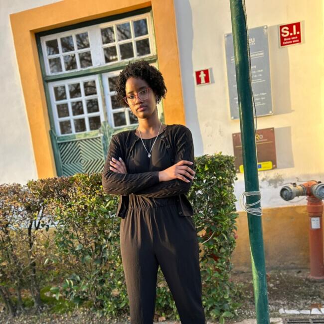 Trabalho de babysitting em Bragança: Débora