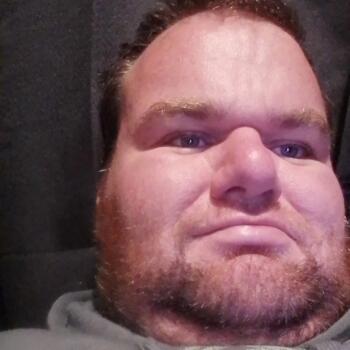 Babysitter in Dunedin: Aaron