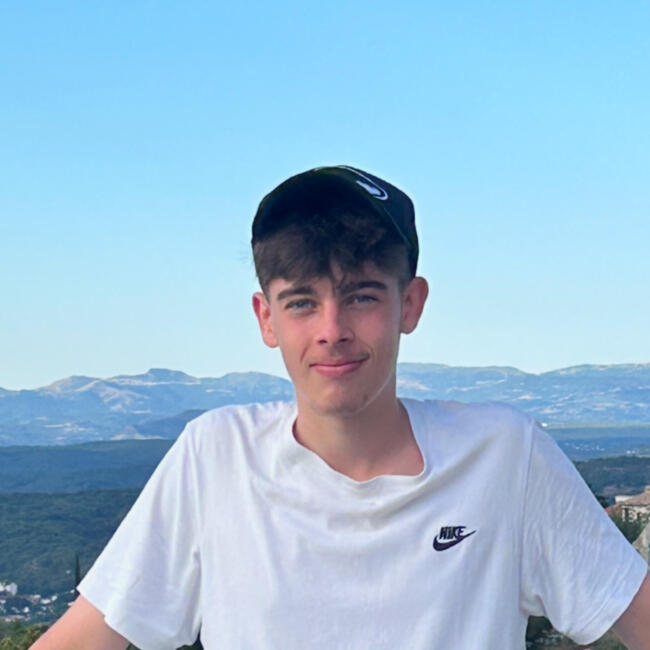 Babysitter in Avelin: Noa