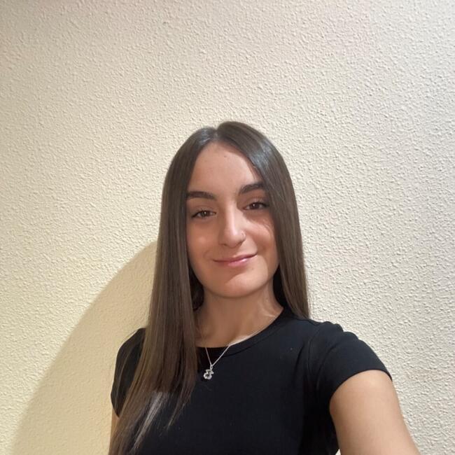 Babysitter in Elche: Elena