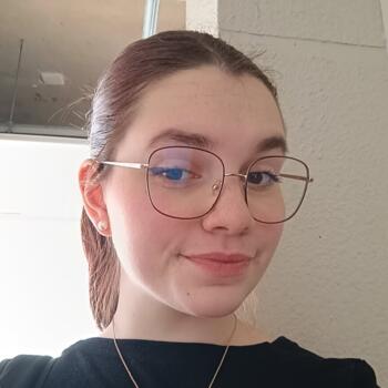 Babysitter in Le Plessis-Macé: Léa