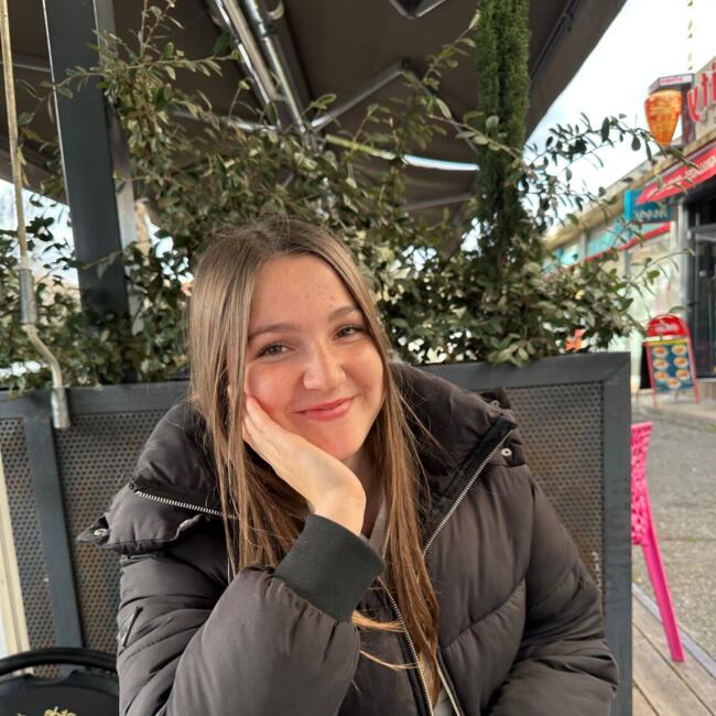 Babysitter in Trets: Lilou