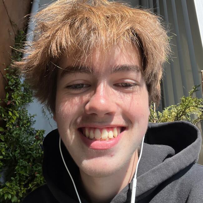 Canguro en Boulogne-Billancourt: Romain