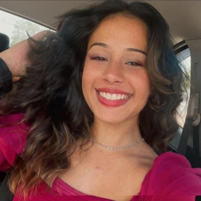 Babysitter in Joinville: Emelly Fernandes