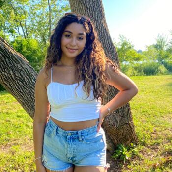 Babysitter in Kearny: Gabriella