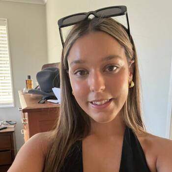 Babysitter em Masterton: Claudia