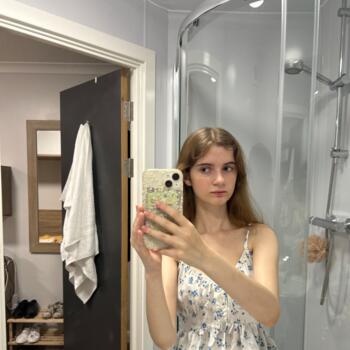 Babysitter Cardiff: Ava